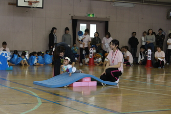 園での生活　平成29年度　運動会クラス競技_すみれ02