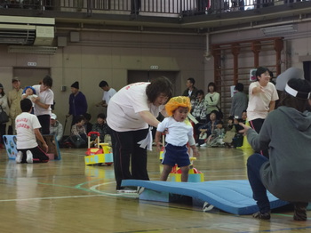 園での生活　平成29年度　運動会_クラス競技_たんぽぽ01