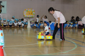 園での生活　平成29年度　運動会_クラス競技_たんぽぽ02