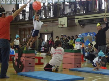 園での生活　平成29年度　運動会_クラス競技_ちゅうりっぷ02