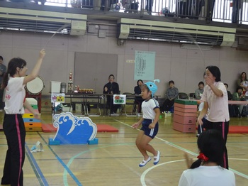 園での生活　平成29年度　運動会_クラス競技_クラス競技_ひまわり01